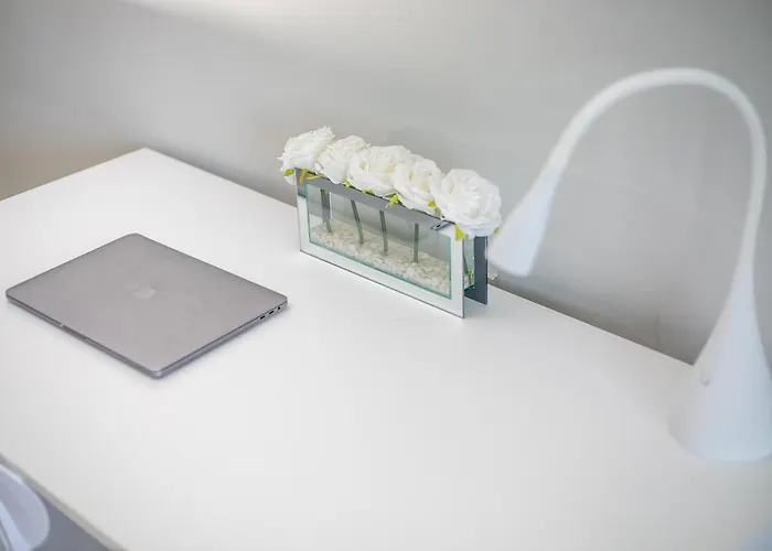 Downtown Horizon View * Rhodes City