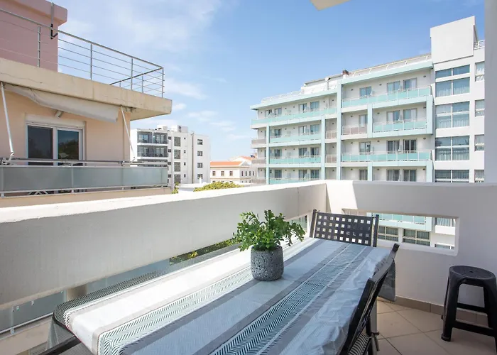 Downtown Horizon View *